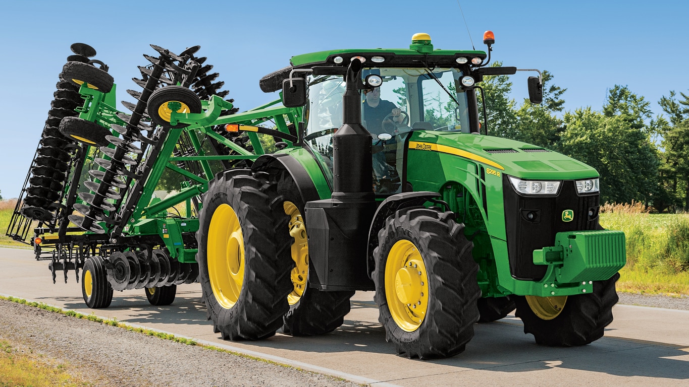 John Deere 8295R Tractor pulling at 2623VT Disk